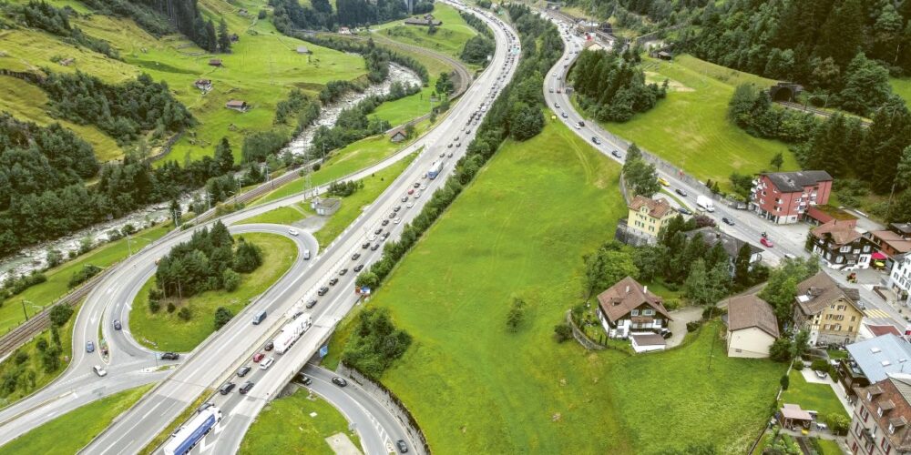 Stau auf der A2 bei Wassen. Foto: IG Kanton Uri